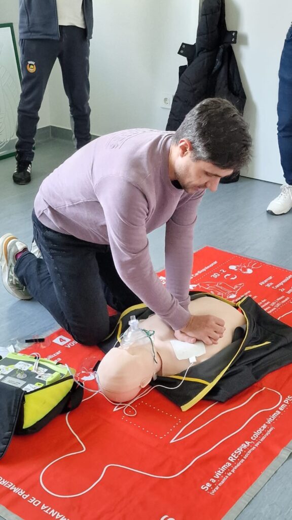 Formação em suporte básico de vida com DAE - TrueAcademy